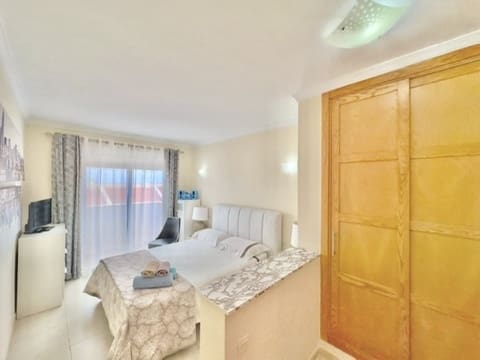 3 sypialnia Dom na sprzedaż w Santiago del Teide z basenem garażem - 595 000 € (Ref: 9460675)