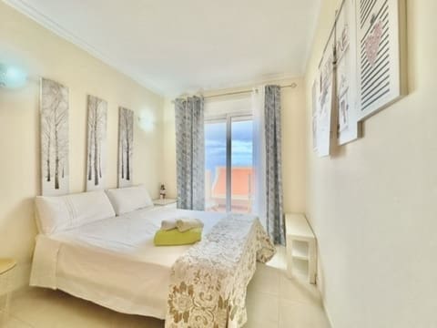 3 sypialnia Dom na sprzedaż w Santiago del Teide z basenem garażem - 595 000 € (Ref: 9460675)