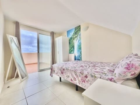 3 sypialnia Dom na sprzedaż w Santiago del Teide z basenem garażem - 595 000 € (Ref: 9460675)