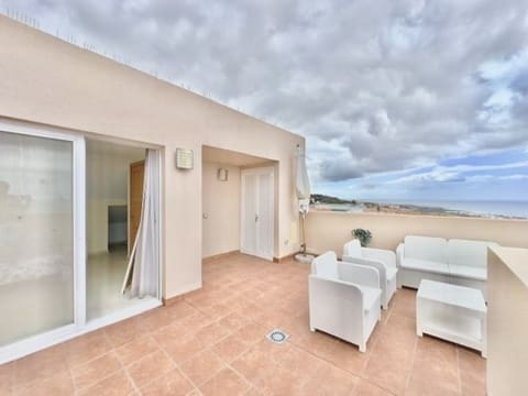 3 sypialnia Dom na sprzedaż w Santiago del Teide z basenem garażem - 595 000 € (Ref: 9460675)