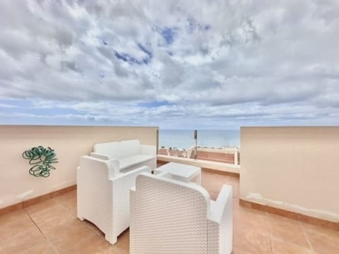 3 sypialnia Dom na sprzedaż w Santiago del Teide z basenem garażem - 595 000 € (Ref: 9460675)