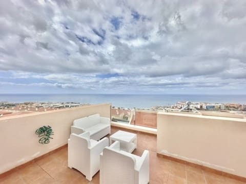 3 sypialnia Dom na sprzedaż w Santiago del Teide z basenem garażem - 595 000 € (Ref: 9460675)