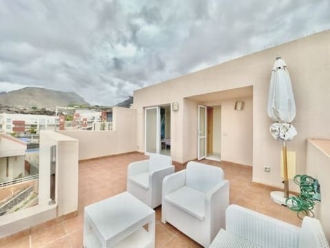 3 sypialnia Dom na sprzedaż w Santiago del Teide z basenem garażem - 595 000 € (Ref: 9460675)