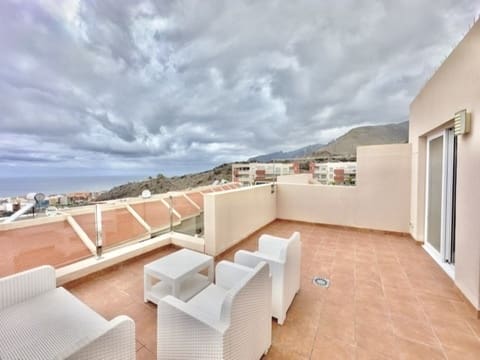 3 sypialnia Dom na sprzedaż w Santiago del Teide z basenem garażem - 595 000 € (Ref: 9460675)