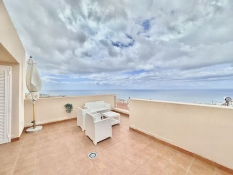 3 sypialnia Dom na sprzedaż w Santiago del Teide z basenem garażem - 595 000 € (Ref: 9460675)