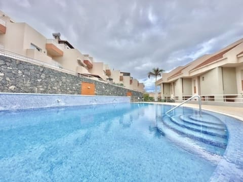 3 sypialnia Dom na sprzedaż w Santiago del Teide z basenem garażem - 595 000 € (Ref: 9460675)