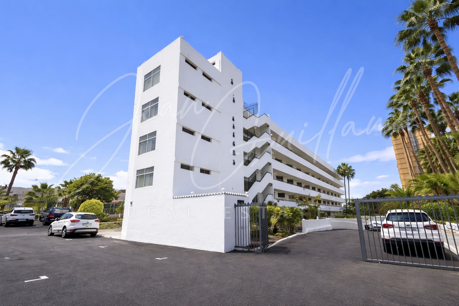 1 bedroom Apartment for sale in Los Cristianos with pool garage - € 309,950 (Ref: 9619822)