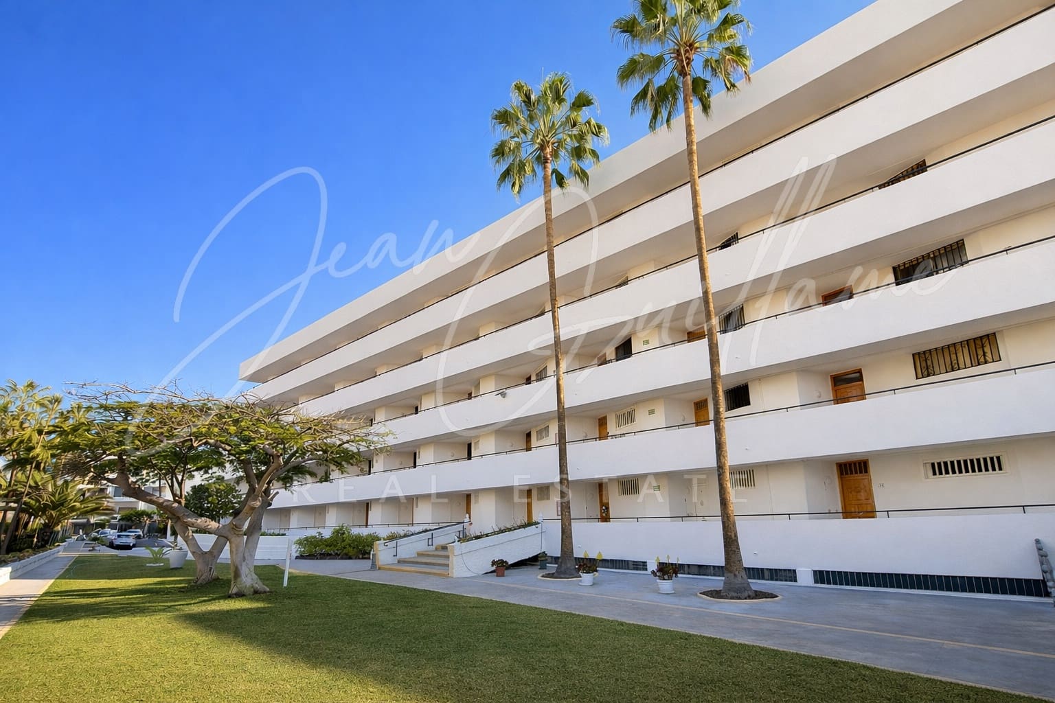 1 bedroom Apartment for sale in Los Cristianos with pool garage - € 309,950 (Ref: 9619822)