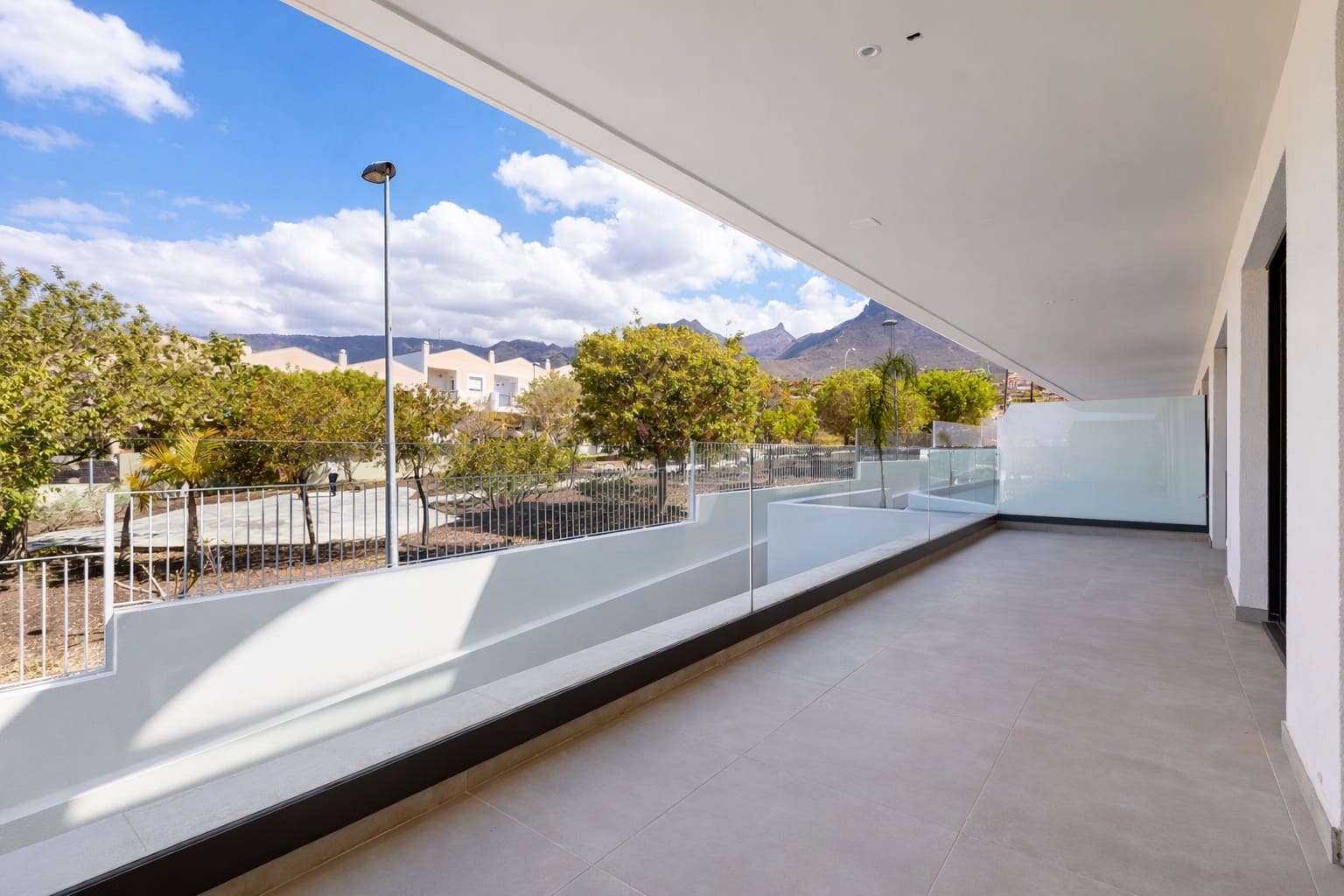 2 Zimmer Apartment zu verkaufen in Costa Adeje mit Pool Garage - 595.000 € (Ref: 9769029)