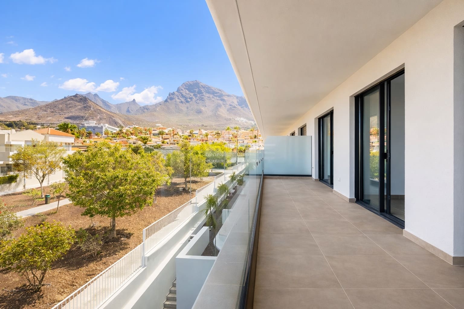 2 sypialnia Apartament na sprzedaż w Costa Adeje z basenem garażem - 595 000 € (Ref: 9769042)