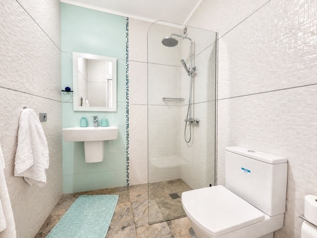 2 soverom Leilighet til salgs i Los Cristianos, Arona med svømmebasseng - € 400 000 (Ref: 9821634)