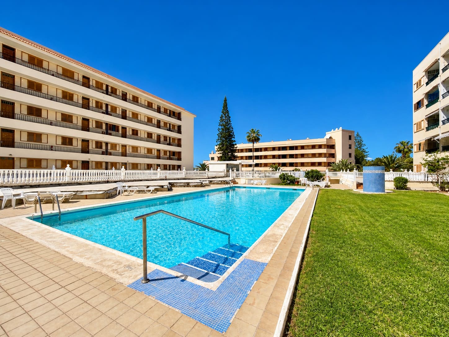 2 bedroom Apartment for sale in Los Cristianos with pool - € 400,000 (Ref: 9821634)