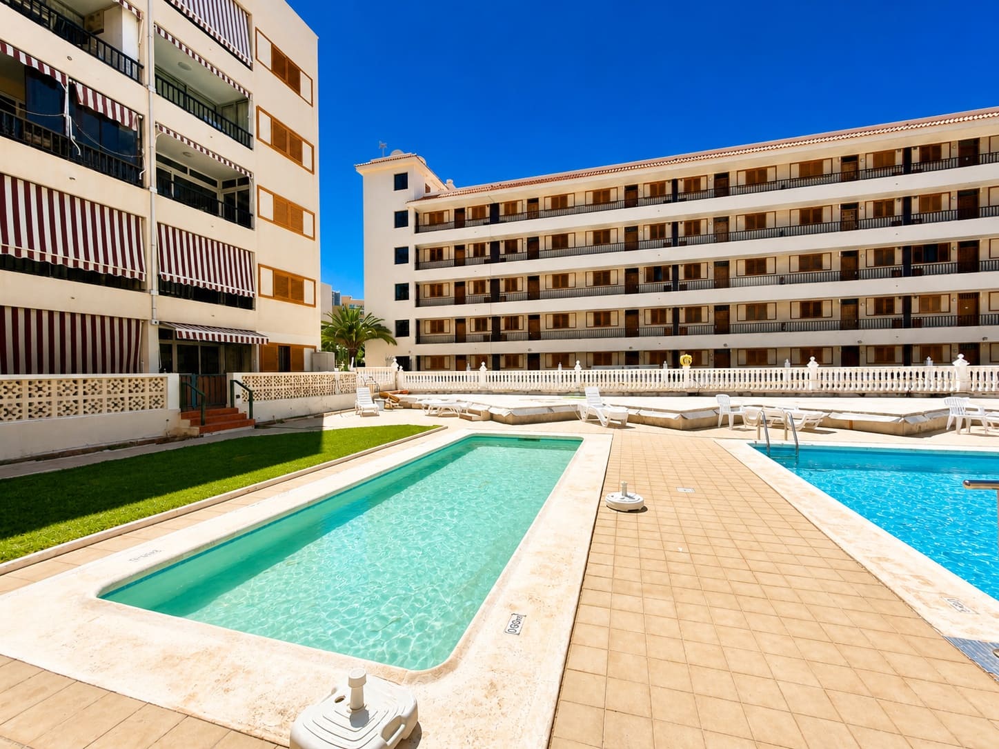 2 bedroom Apartment for sale in Los Cristianos with pool - € 400,000 (Ref: 9821634)