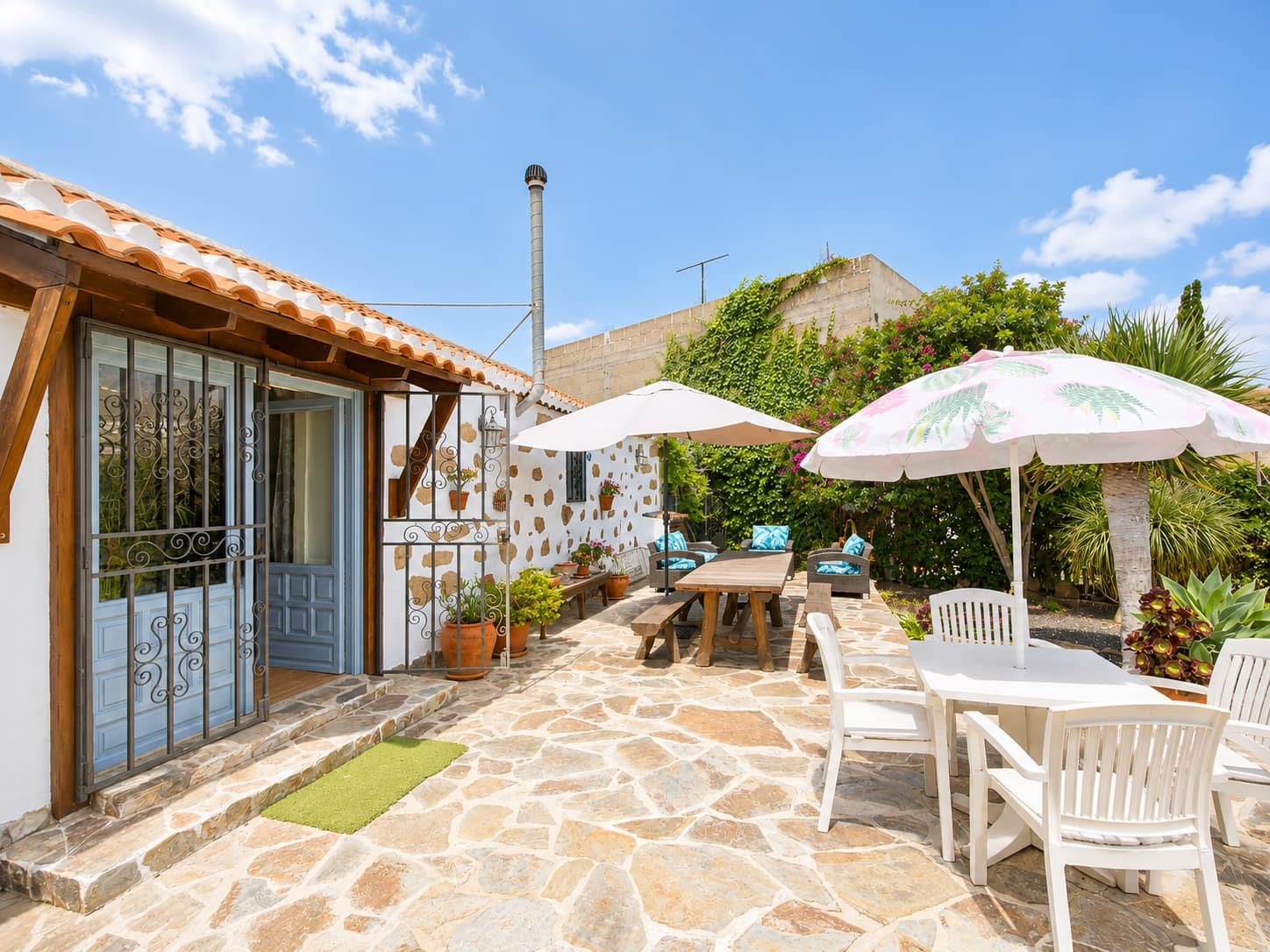 2 bedroom Finca/Country House for sale in El Roque with garage - € 479,000 (Ref: 9858338)
