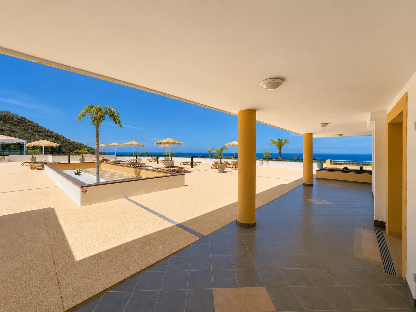 Apartamento de 2 habitaciones en Costa Adeje en venta con piscina garaje - 395.000 € (Ref: 9889245)