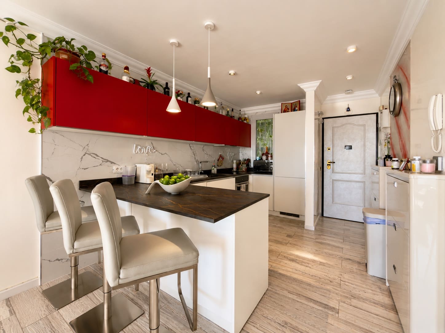 Apartamento de 2 habitaciones en Costa Adeje en venta con piscina garaje - 395.000 € (Ref: 9889245)