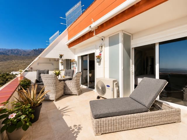 Apartamento de 2 habitaciones en Torviscas Centro y Alto, Adeje en venta con piscina garaje - 395.000 € (Ref: 9889245)