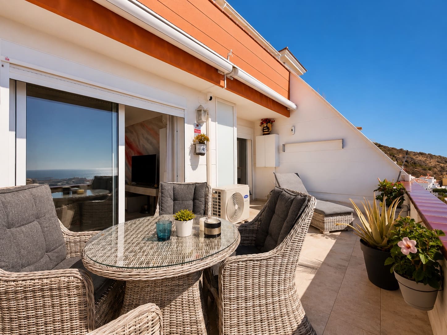 Apartamento de 2 habitaciones en Costa Adeje en venta con piscina garaje - 395.000 € (Ref: 9889245)