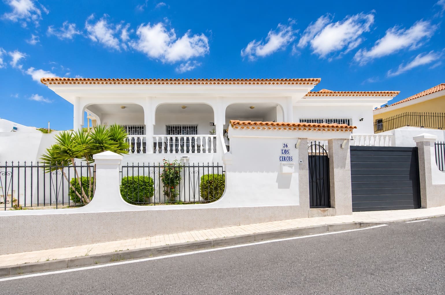 4 Zimmer Villa zu verkaufen in Valle de San Lorenzo mit Garage - 780.000 € (Ref: 9891298)