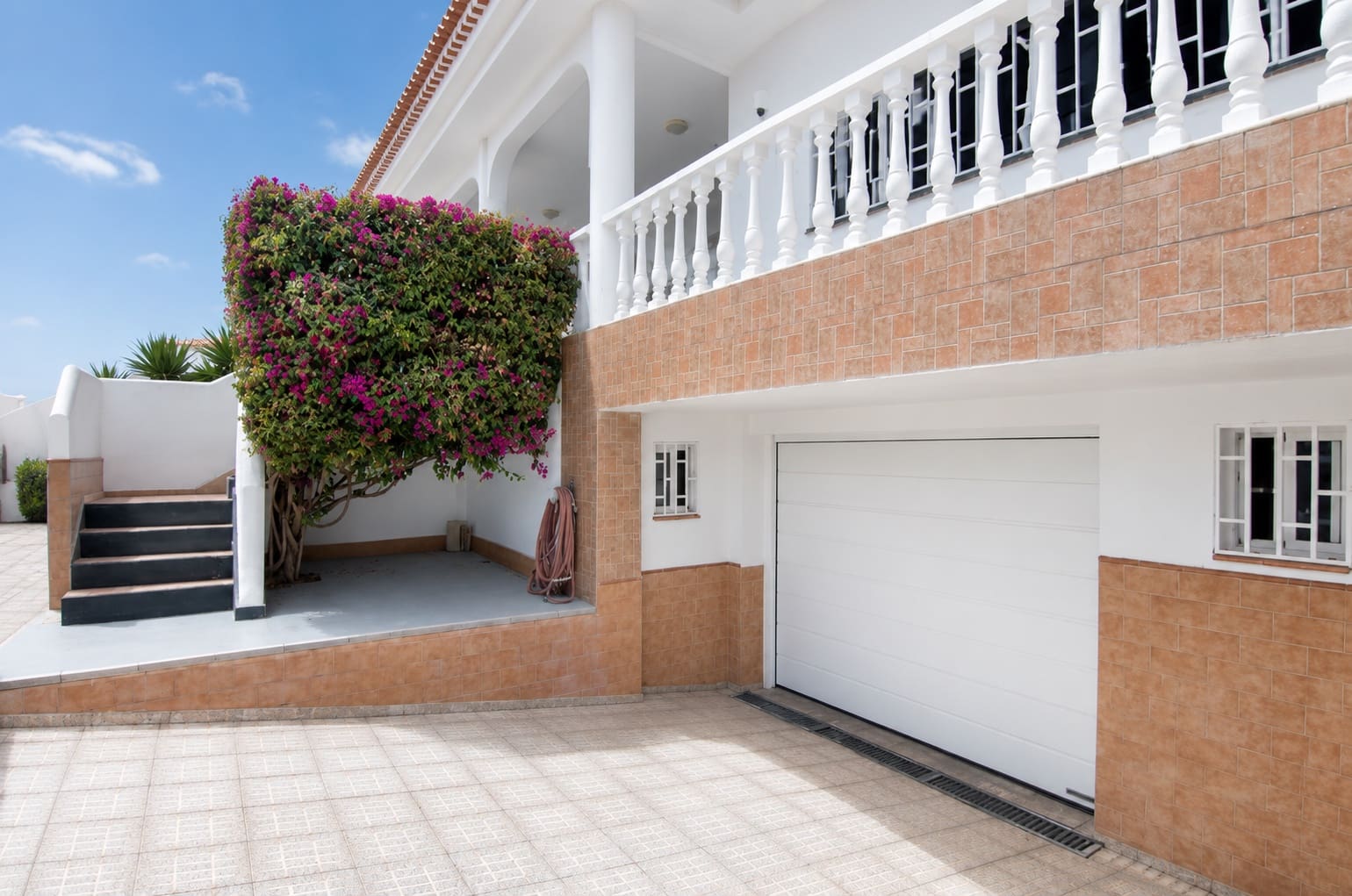 4 Zimmer Villa zu verkaufen in Valle de San Lorenzo mit Garage - 780.000 € (Ref: 9891298)