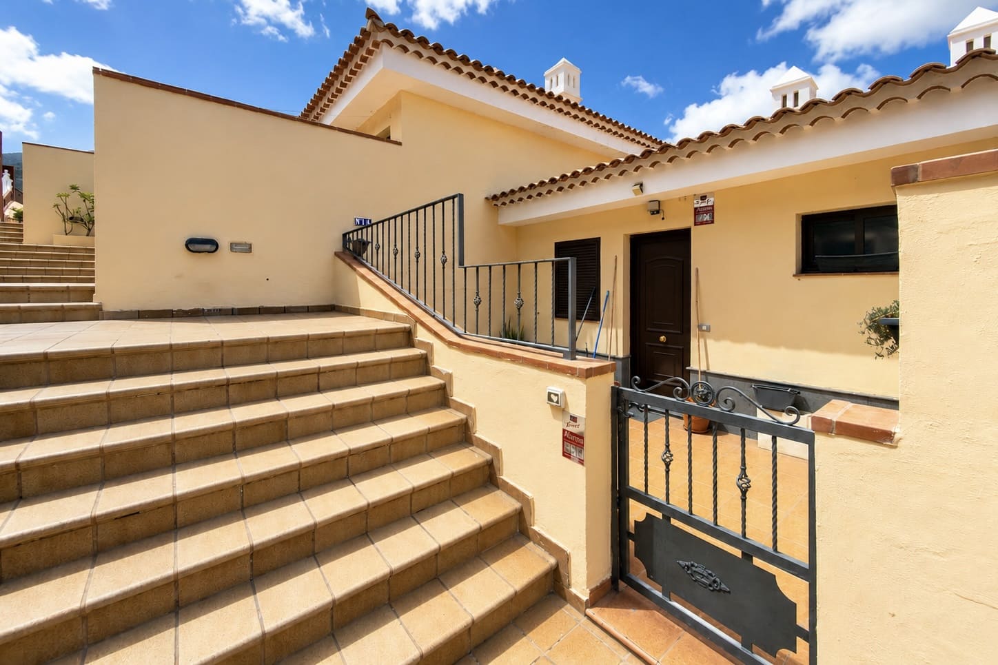 3 bedroom Townhouse for sale in El Madronal with garage - € 400,000 (Ref: 9927974)