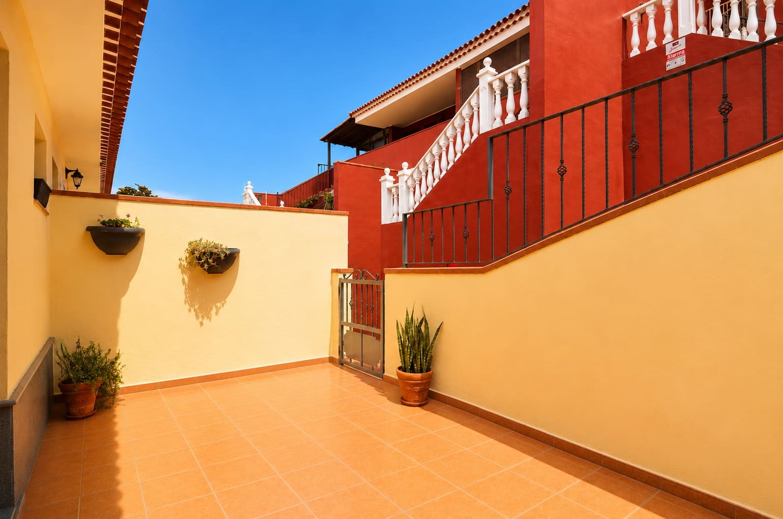 3 bedroom Townhouse for sale in El Madronal with garage - € 400,000 (Ref: 9927974)