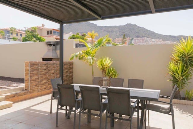 4 soveværelse Villa til salg i Fañabe, Adeje med swimmingpool - € 1.680.000 (Ref: 9353850)