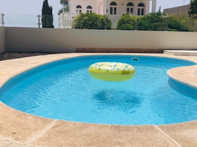 4 soveværelse Villa til salg i Adeje med swimmingpool - € 1.680.000 (Ref: 9353850)