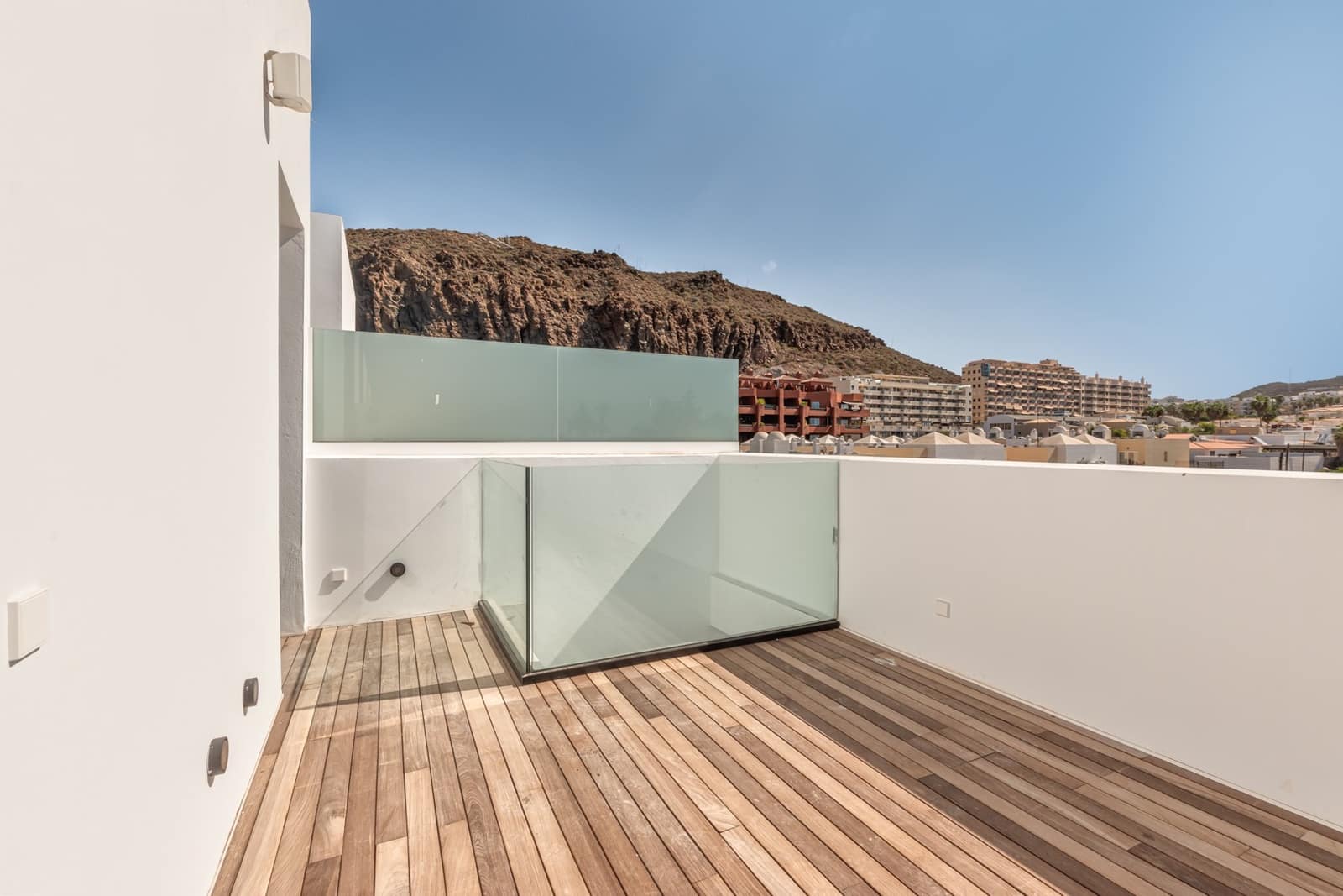 5 soveværelse Villa til salg i Palm-Mar med swimmingpool - € 2.850.000 (Ref: 9353859)