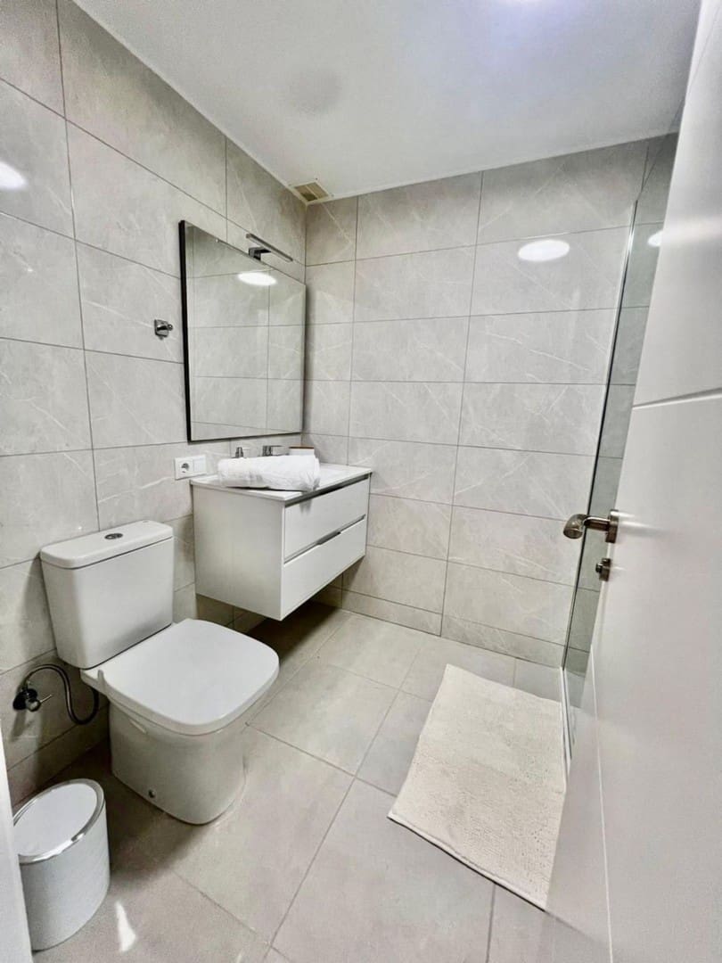 3 slaapkamer Penthouse te koop in Playa de las Americas met zwembad - € 590.000 (Ref: 9353860)