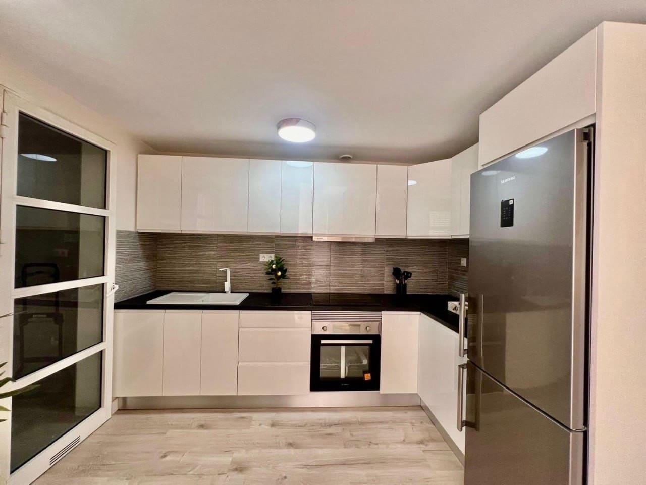 3 slaapkamer Penthouse te koop in Playa de las Americas met zwembad - € 590.000 (Ref: 9353860)