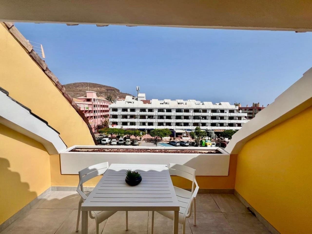3 slaapkamer Penthouse te koop in Playa de las Americas met zwembad - € 590.000 (Ref: 9353860)