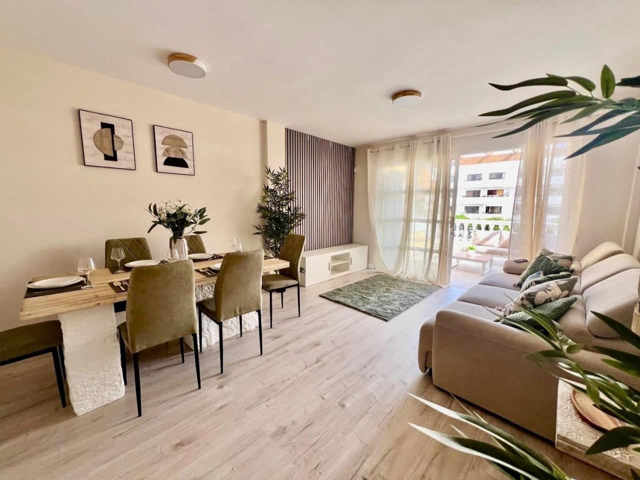 3 slaapkamer Penthouse te koop in Playa de las Americas met zwembad - € 590.000 (Ref: 9353860)