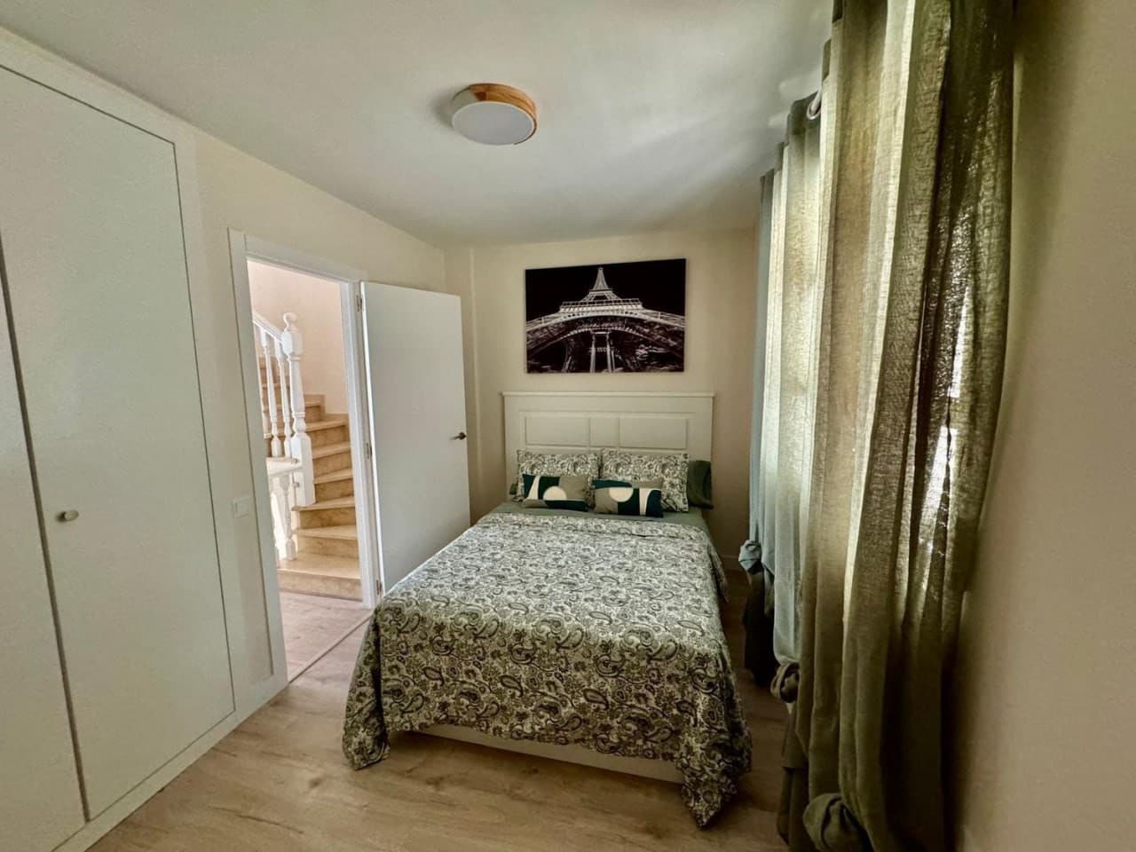 3 slaapkamer Penthouse te koop in Playa de las Americas met zwembad - € 590.000 (Ref: 9353860)