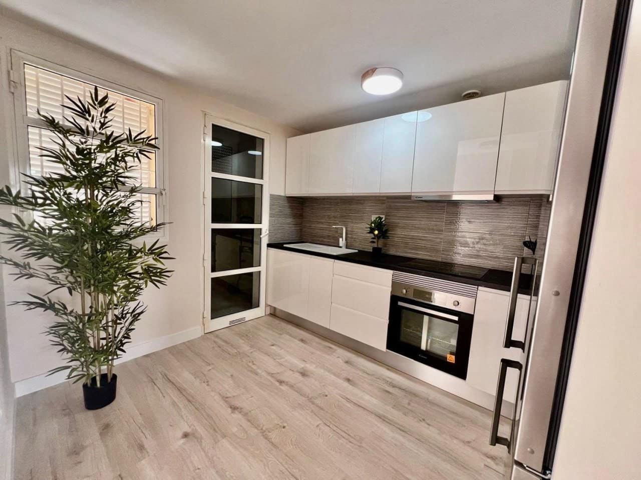 3 slaapkamer Penthouse te koop in Playa de las Americas met zwembad - € 590.000 (Ref: 9353860)