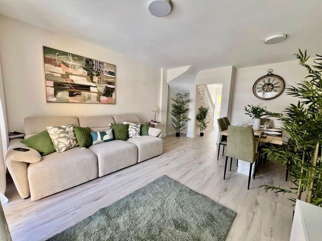 3 slaapkamer Penthouse te koop in Playa de las Americas, Arona met zwembad - € 590.000 (Ref: 9353860)