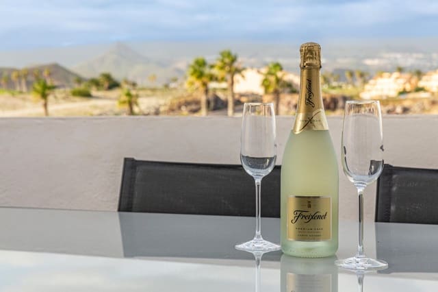 1 slaapkamer Penthouse te koop in San Miguel de Abona met zwembad - € 249.000 (Ref: 9353863)