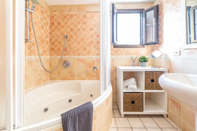 1 slaapkamer Penthouse te koop in San Miguel de Abona met zwembad - € 249.000 (Ref: 9353863)