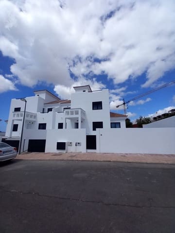 4 bedroom Villa for sale in San Miguel de Abona with pool - € 570,000 (Ref: 9353864)
