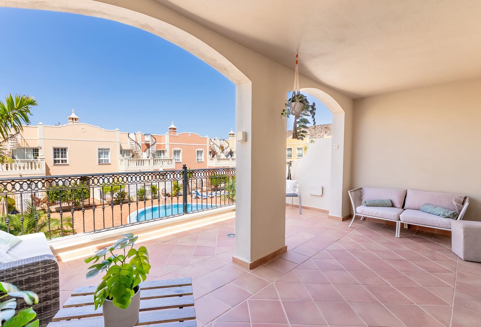 2 slaapkamer Appartement te koop in Palm-Mar met zwembad - € 476.000 (Ref: 9353870)