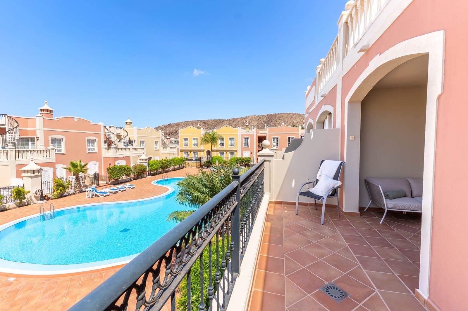 2 slaapkamer Appartement te koop in Palm-Mar met zwembad - € 476.000 (Ref: 9353870)