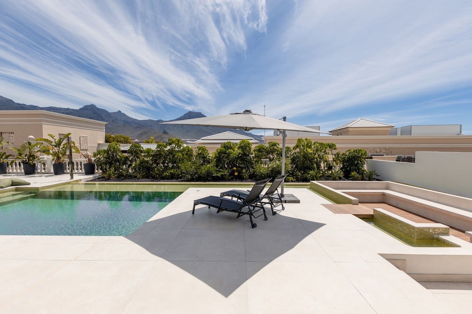 5 soverom Villa til salgs i La Caleta Adeje med svømmebasseng - € 4 750 000 (Ref: 9353874)