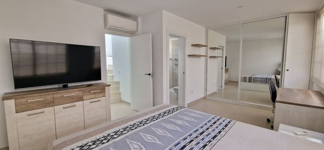 3 slaapkamer Villa te koop in Palm-Mar, Arona met zwembad - € 665.000 (Ref: 9353879)