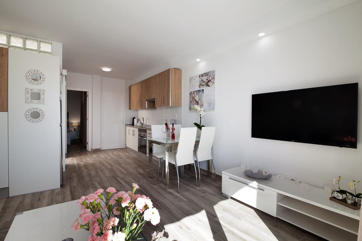 Apartamento de 1 habitación en San Eugenio en venta con piscina - 275.000 € (Ref: 9353881)