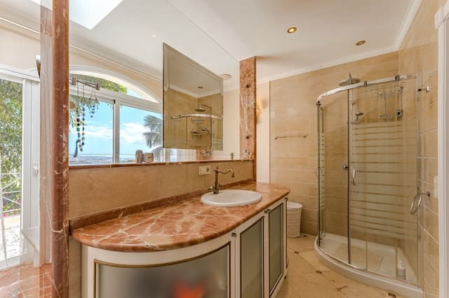 5 soveværelse Villa til salg i Casco Urbano, Adeje med swimmingpool - € 4.990.000 (Ref: 9353884)