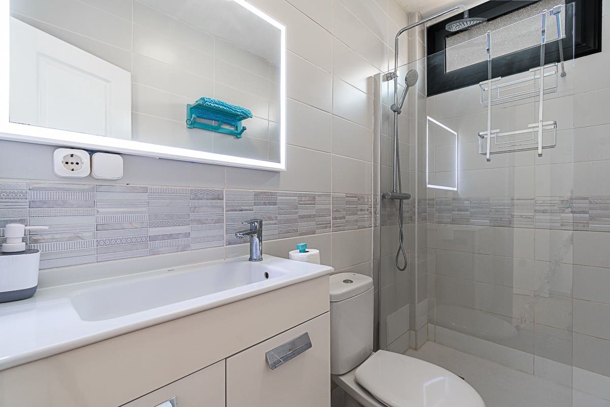 Ático de 2 habitaciones en Adeje en venta con piscina - 375.000 € (Ref: 9353889)