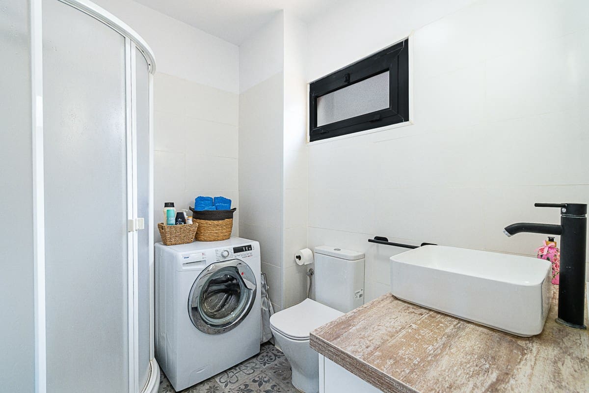 Ático de 2 habitaciones en Adeje en venta con piscina - 375.000 € (Ref: 9353889)