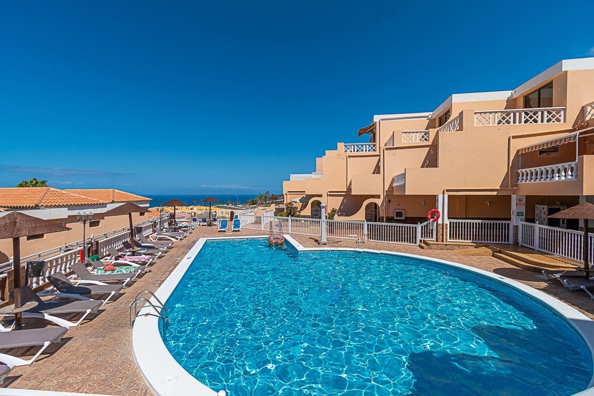 Ático de 2 habitaciones en Adeje en venta con piscina - 375.000 € (Ref: 9353889)