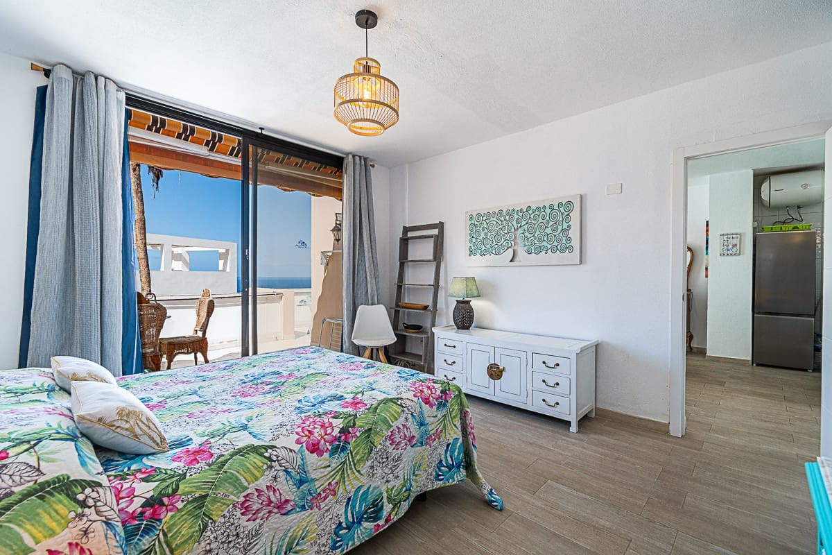 Ático de 2 habitaciones en Adeje en venta con piscina - 375.000 € (Ref: 9353889)