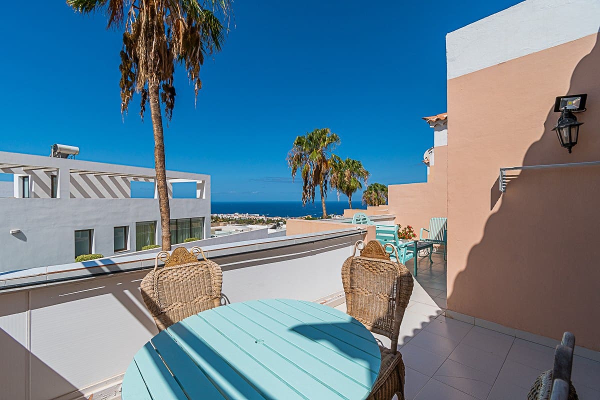 Ático de 2 habitaciones en Adeje en venta con piscina - 375.000 € (Ref: 9353889)